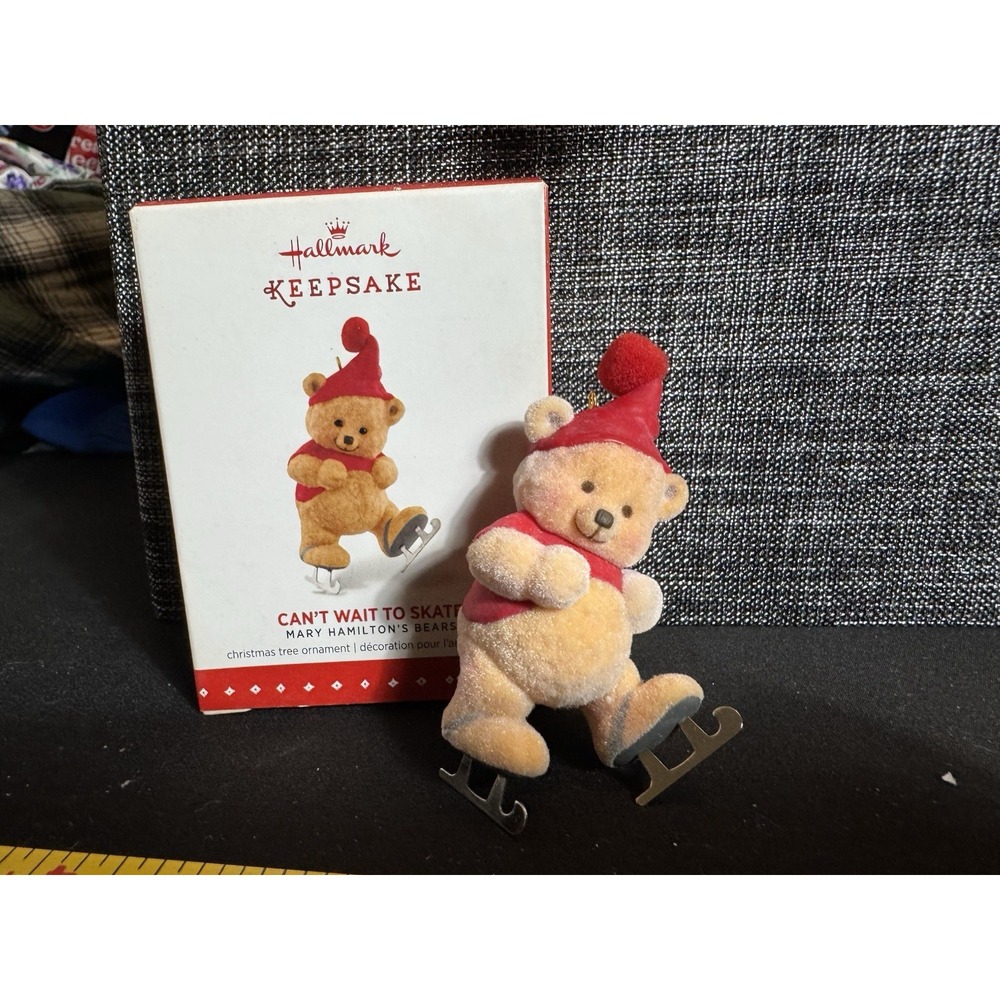 Hallmark Keepsake "Can't Wait to Skate" 2015 Christmas Tree ornament Hamilton's